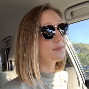 Meet your Posher, Alexina